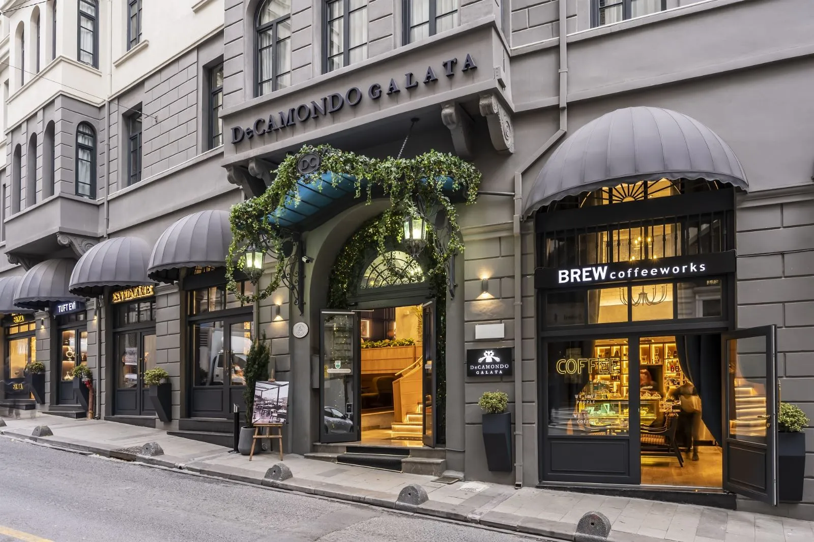 Façade of DeCamondo Galata with Brew Coffeeworks on the ground floor