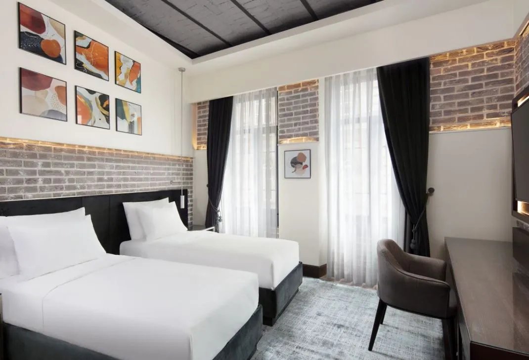 Banque Building twin room