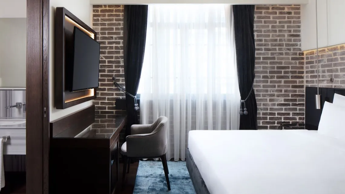 Karaköy Banque Adjoining bedroom with a King bed and a work desk