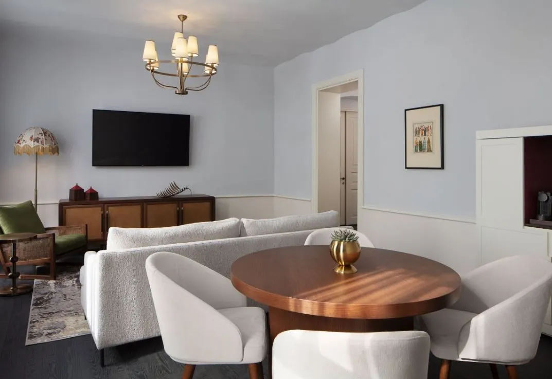 Suite living and dining area