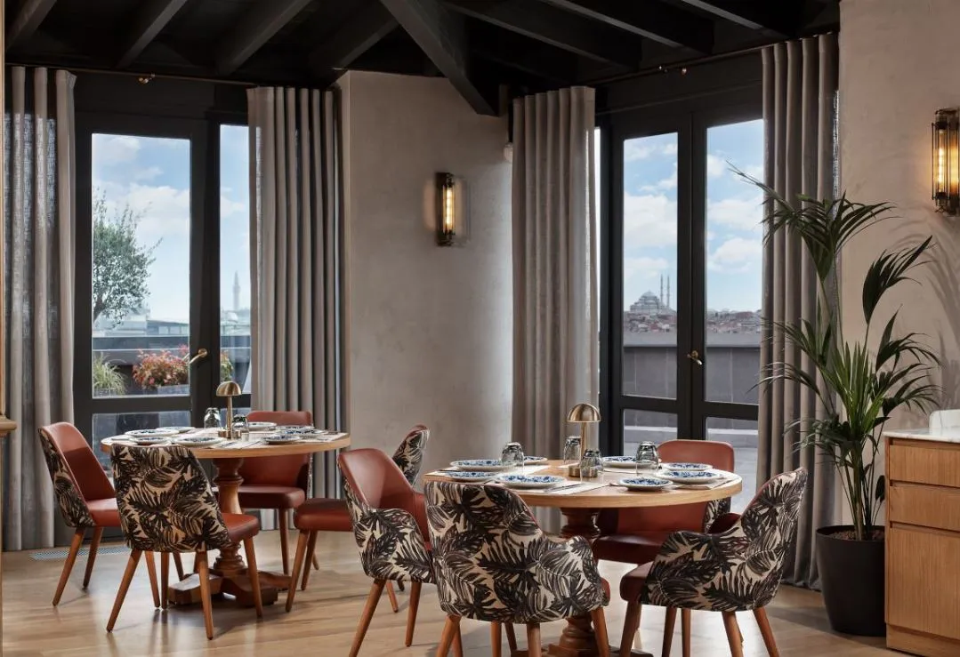 Tables by the windows at Béatrice