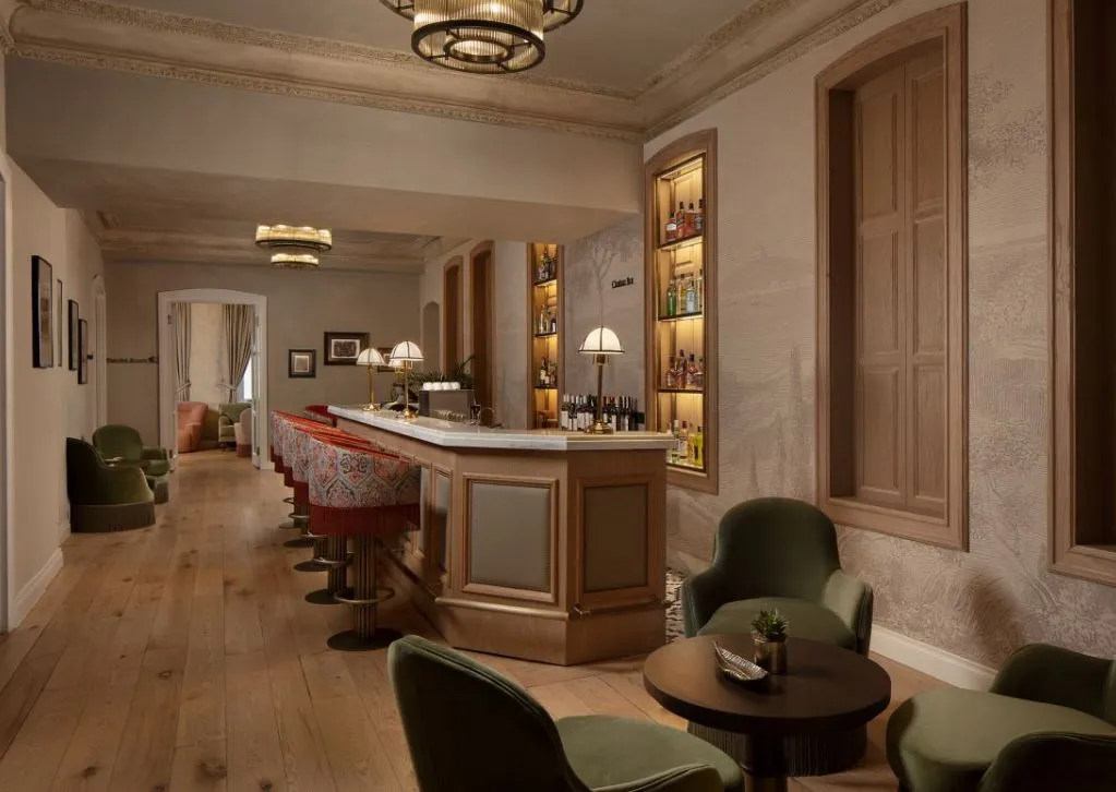 Lounge with a bar counter and green armchairs